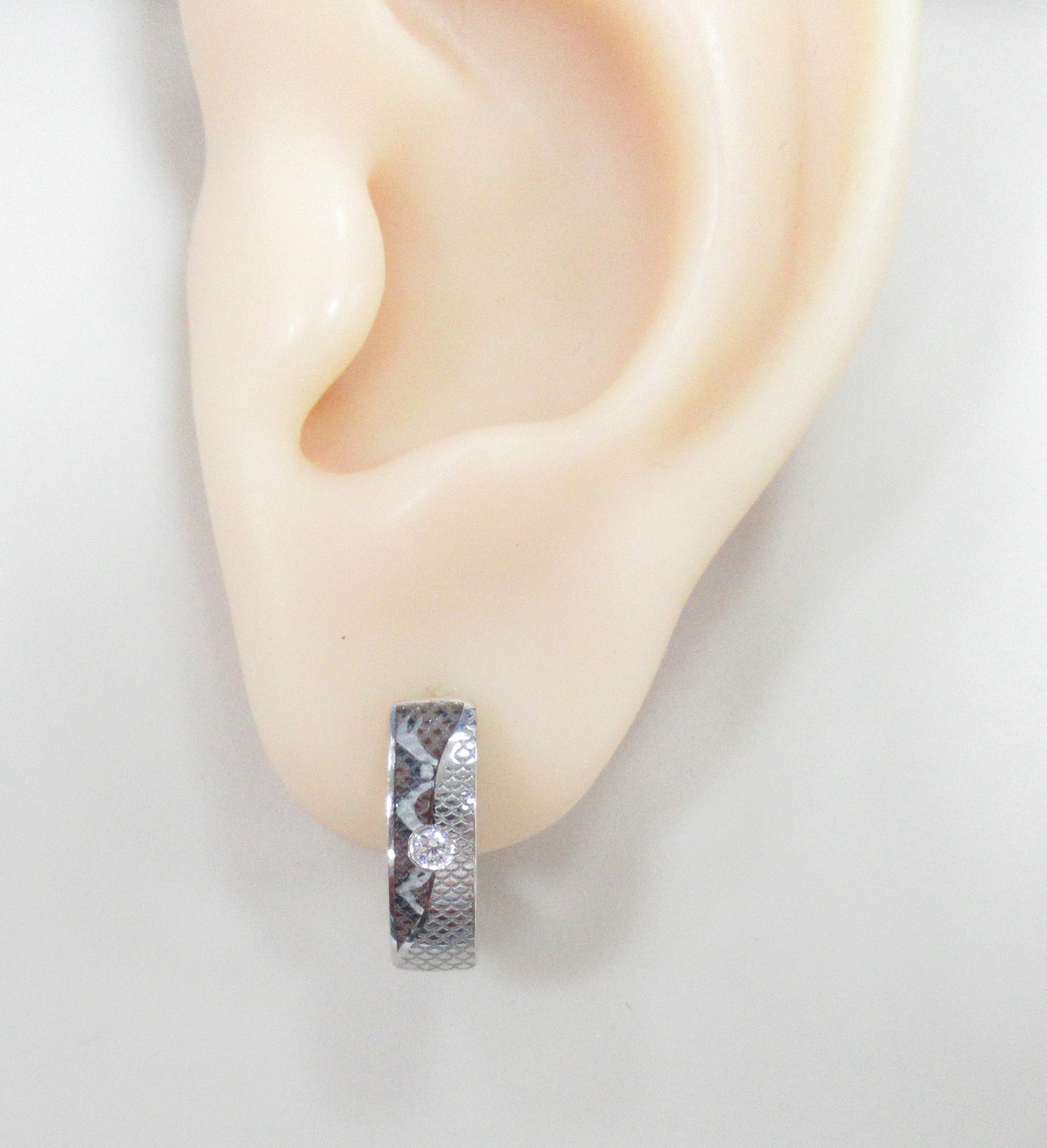 Серебряные серьги 925 пробы; вставки 2 Фианит бесцв.; Керамика цв.;